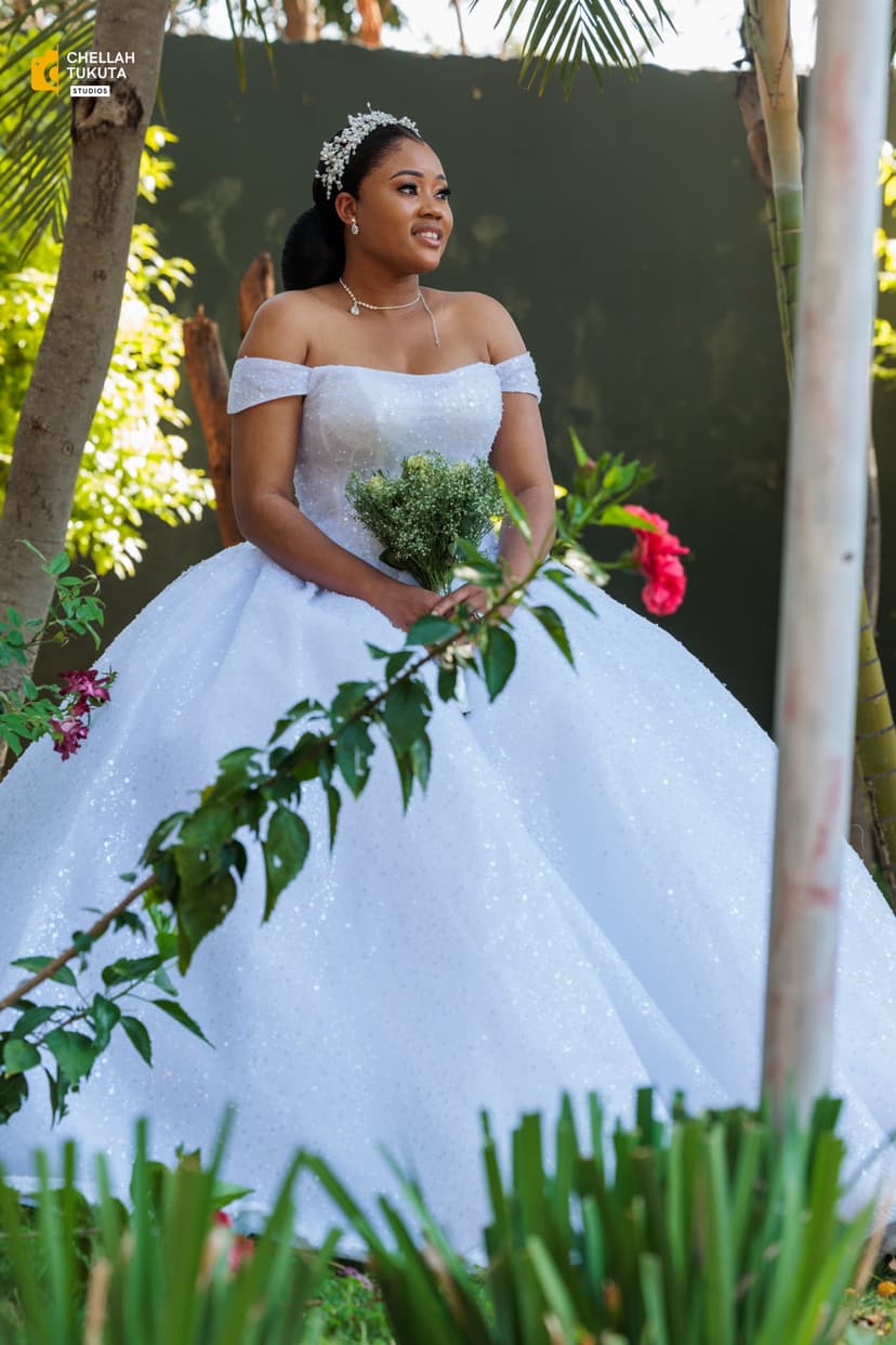Bridal portrait with bouquet in lush garden setting